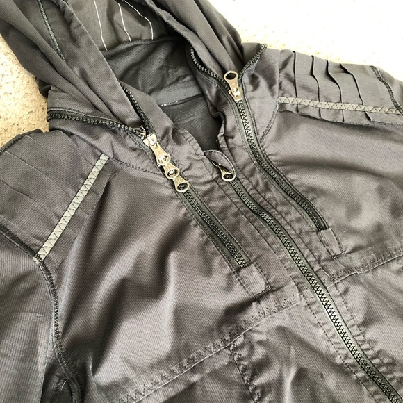 Lululemon Jacket - Picture 8 of 8